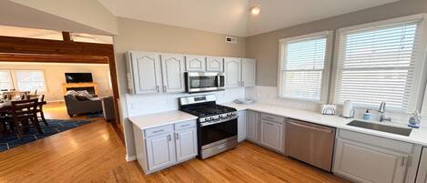 Réfrigérateur, four, plaque de cuisson, lave-vaisselle