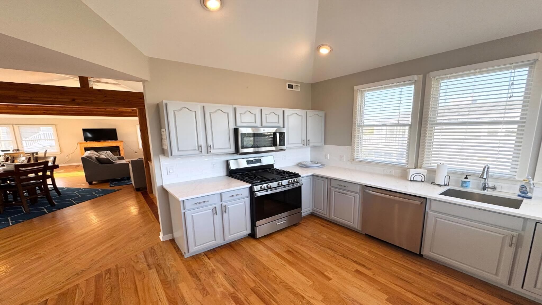 Fridge, oven, stovetop, dishwasher