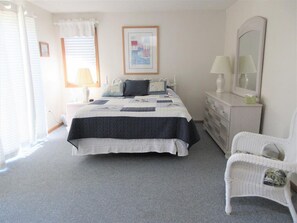 4 bedrooms, iron/ironing board, WiFi