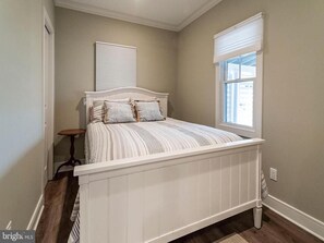 4 bedrooms, iron/ironing board, WiFi