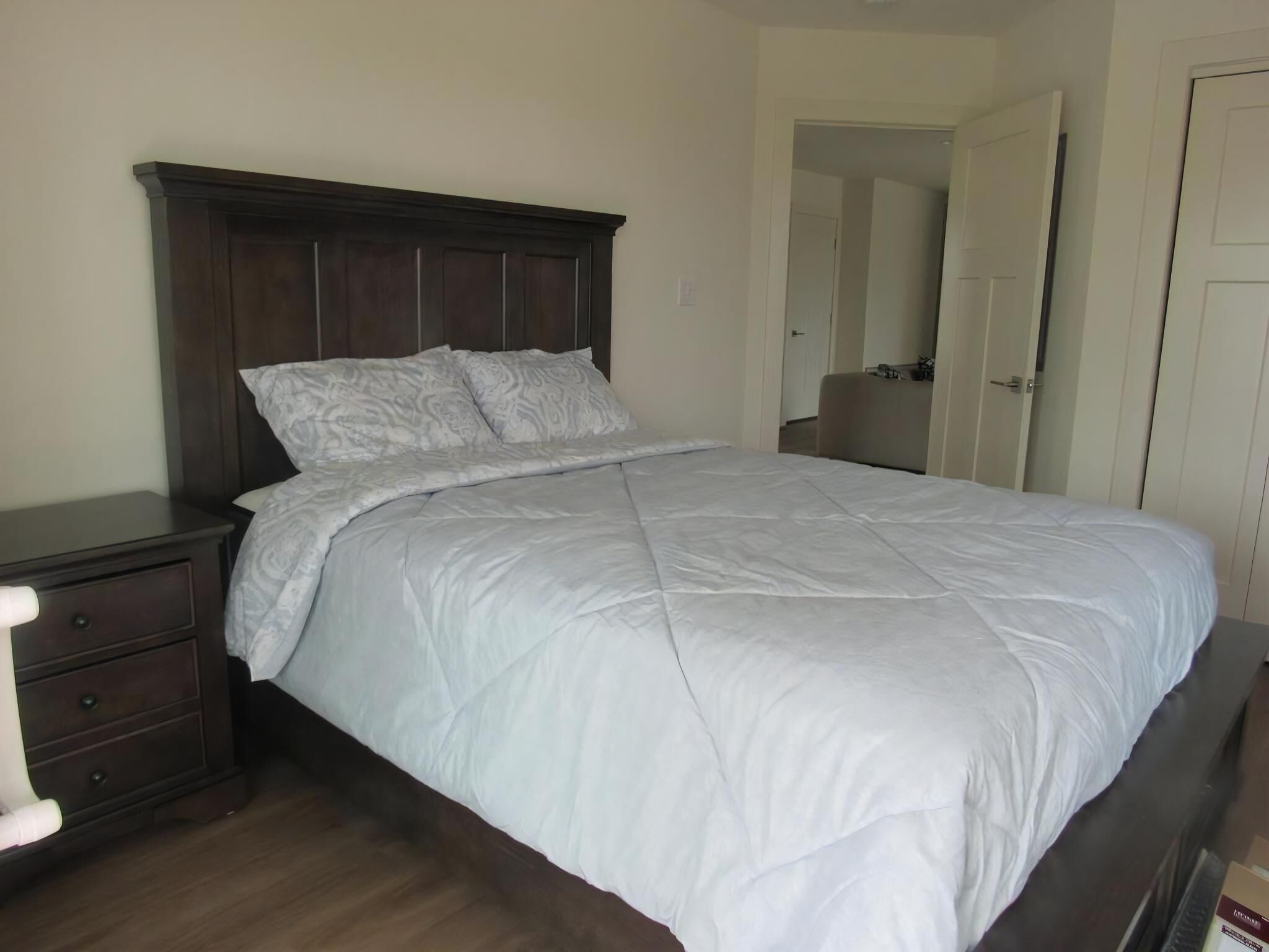 6 bedrooms, iron/ironing board, WiFi (free)