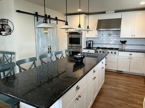 Fridge, oven, stovetop, dishwasher - Bayside Beauty/ Perect House for Multi Family Gatherings (Ship Bottom)