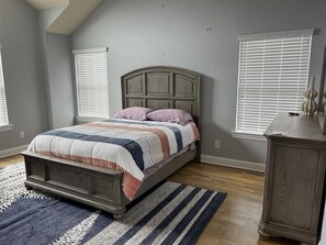 6 bedrooms, iron/ironing board, free WiFi