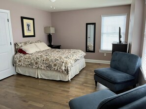 6 bedrooms, iron/ironing board, free WiFi - Bayside Beauty/ Perect House for Multi Family Gatherings (Ship Bottom)