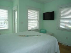 5 bedrooms, iron/ironing board, free WiFi