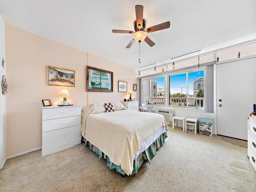 Adorable one bedroom condo unit in the heart of Barnegat Light