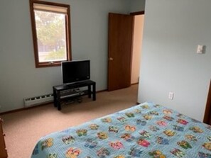 4 bedrooms, iron/ironing board, free WiFi