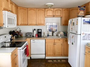 Fridge, oven, stovetop, dishwasher - 6 bedroom accommodation in Beach Haven Gardens (Beach Haven Gardens)