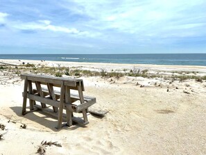Sun-loungers, beach towels - Affordable vacation rental on LBI (Brighton Beach)