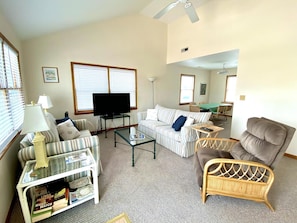 Smart TV, DVD player - Affordable vacation rental on LBI (Brighton Beach)
