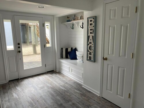 5 bedroom house steps to private Beaches