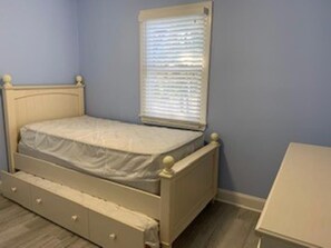 5 bedrooms, iron/ironing board, free WiFi