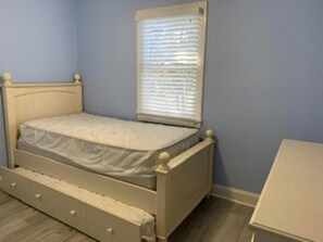 5 bedrooms, iron/ironing board, free WiFi