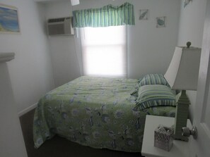 2 bedrooms, iron/ironing board, free WiFi