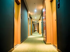 المنشأة من الداخل