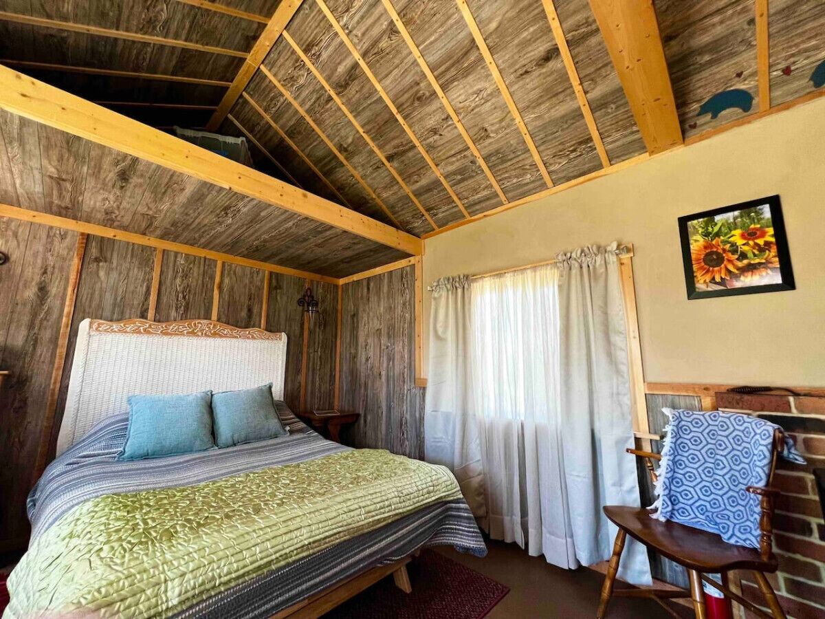 Bitterroot Cabin near Hot Mineral Soaks!