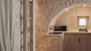 Fridge, stovetop, coffee/tea maker, toaster