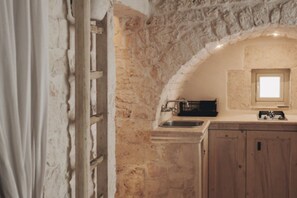 Fridge, stovetop, coffee/tea maker, toaster