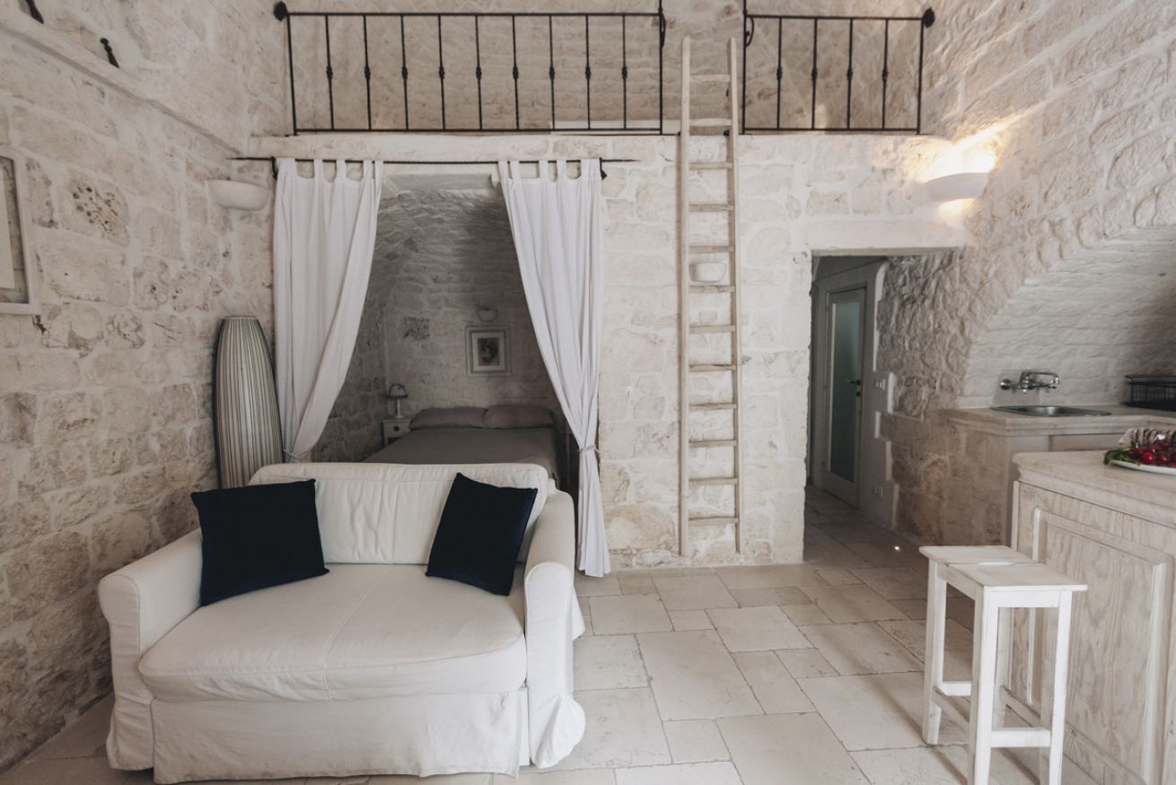 Iron/ironing board, travel cot, free WiFi, bed sheets