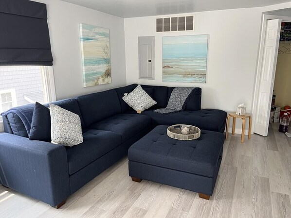 Smart TV - Hear the Ocean from this well kept oceanside duplex (Brant Beach)