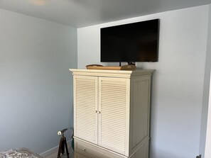 3 bedrooms, iron/ironing board, free WiFi