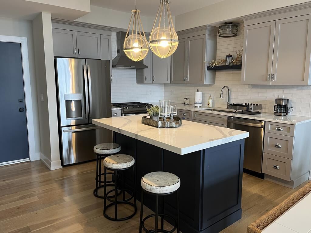 Fridge, oven, stovetop, dishwasher