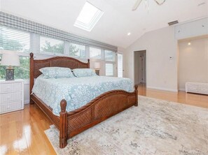 5 bedrooms, iron/ironing board, WiFi