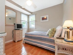 5 bedrooms, iron/ironing board, free WiFi