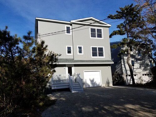 Nice home in Barnegat Light with 6 Bedrooms and WiFi