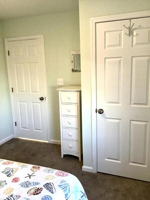 4 bedrooms, iron/ironing board, free WiFi
