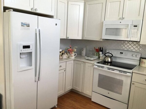 Fridge, microwave, oven, stovetop - Very Nice Oceanside Rental! (Beach Haven Crest)