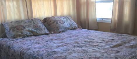 3 bedrooms, iron/ironing board, free WiFi
