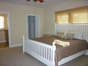 4 bedrooms, iron/ironing board, free WiFi