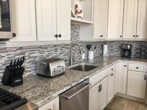 Kühlschrank, Ofen, Herdplatte, Geschirrspüler