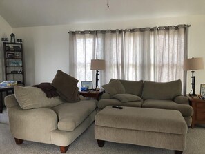 TV, ping pong - REVERSE LIVING CONTEMPORARY ON THE OCEANSIDE (North Beach Haven)