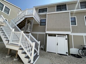 Exterior - Classic beach house on the bay (Beach Haven Gardens)