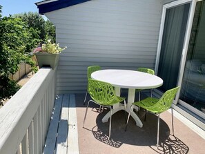 Outdoor dining - 2 bedroom accommodation in Brant Beach (Brant Beach)