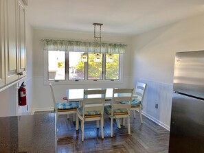 Dining - 2 bedroom accommodation in Brant Beach (Brant Beach)