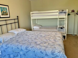 2 Schlafzimmer, Bügeleisen/Bügelbrett, kostenloses WLAN