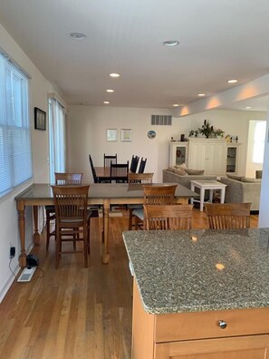 Dining - 4 Bedroom, Bay Side Beauty! (Loveladies)