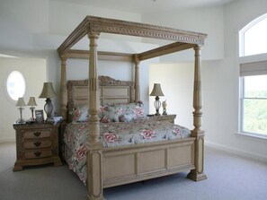 8 bedrooms, iron/ironing board, free WiFi