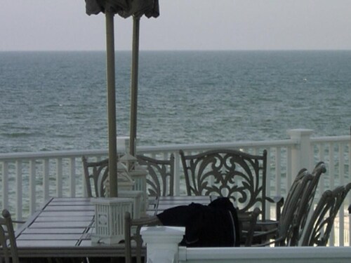 8 bedroom accommodation in Loveladies