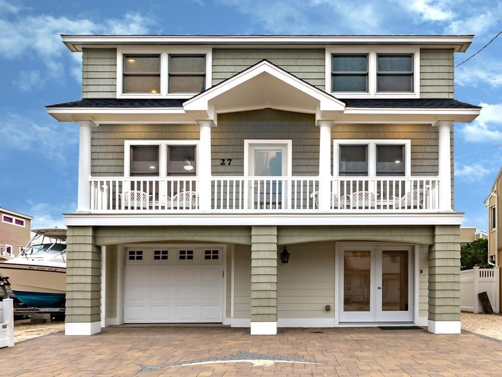 NEWLY RENOVATED CLOSE TO THE BEACH