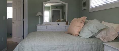 2 bedrooms, iron/ironing board, free WiFi