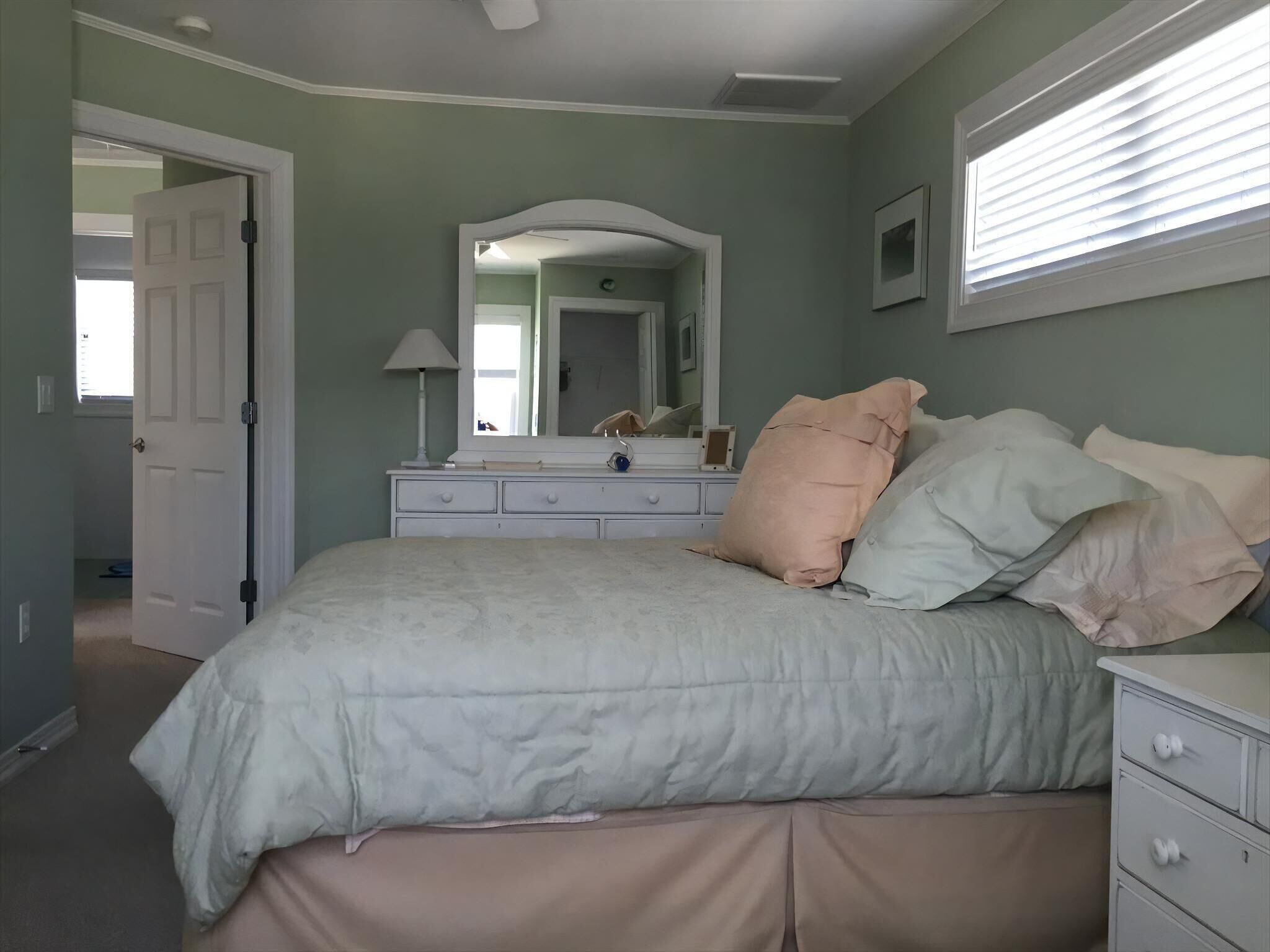 2 bedrooms, iron/ironing board, free WiFi