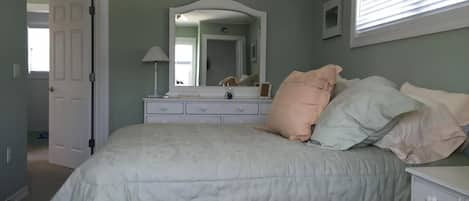 2 bedrooms, iron/ironing board, free WiFi