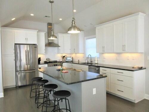 Beautiful single family in Surf City with Elevator