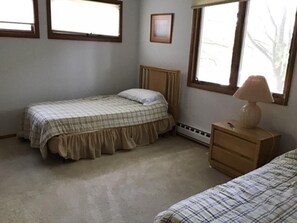 4 habitaciones, tabla de planchar con plancha y wifi