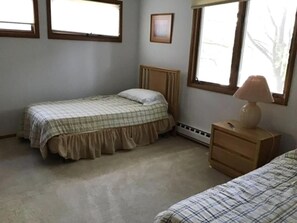 4 bedrooms, iron/ironing board, free WiFi
