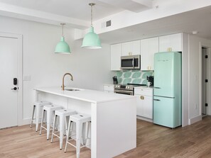Tủ lạnh, lò vi sóng, lò nướng, bếp nấu